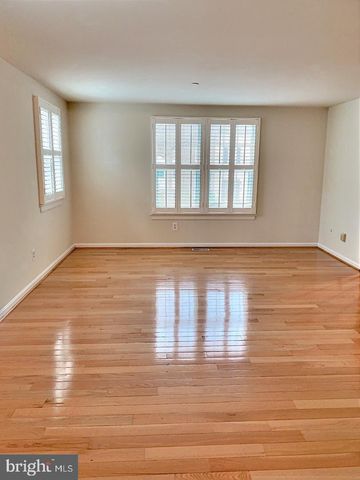 3100 BLACK HICKORY DR, Falls Church, VA 22042