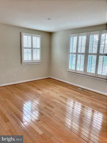 3100 BLACK HICKORY DR, Falls Church, VA 22042