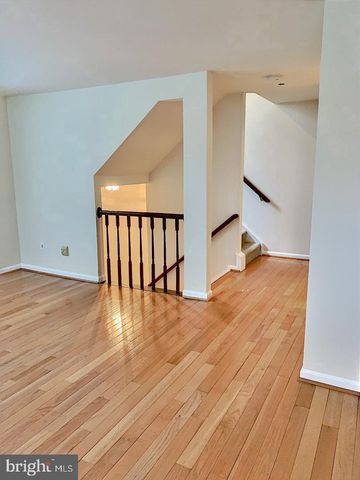 3100 BLACK HICKORY DR, Falls Church, VA 22042