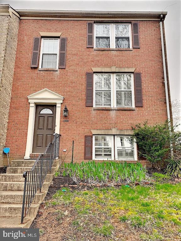 3100 BLACK HICKORY DR, Falls Church, VA 22042