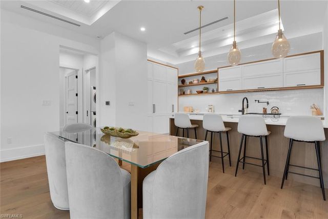 201 8th ST S 208, Naples, FL 34102