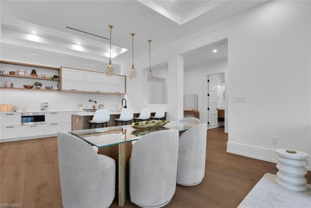 201 8th ST S 208, Naples, FL 34102