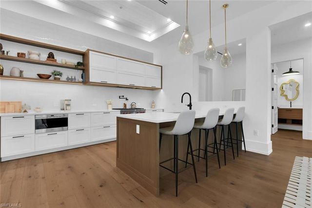 201 8th ST S 208, Naples, FL 34102