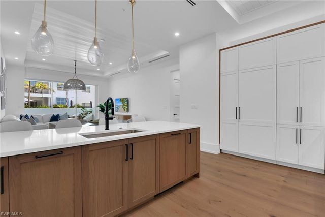 201 8th ST S 208, Naples, FL 34102