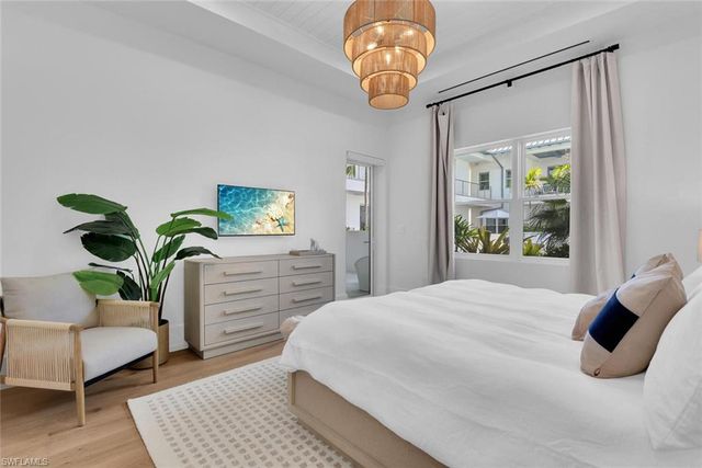 201 8th ST S 208, Naples, FL 34102