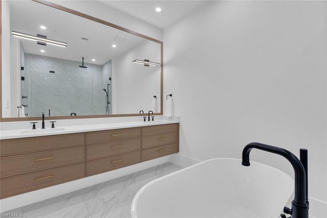 201 8th ST S 208, Naples, FL 34102