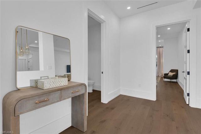 201 8th ST S 208, Naples, FL 34102