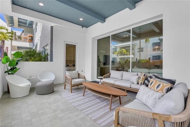 201 8th ST S 208, Naples, FL 34102