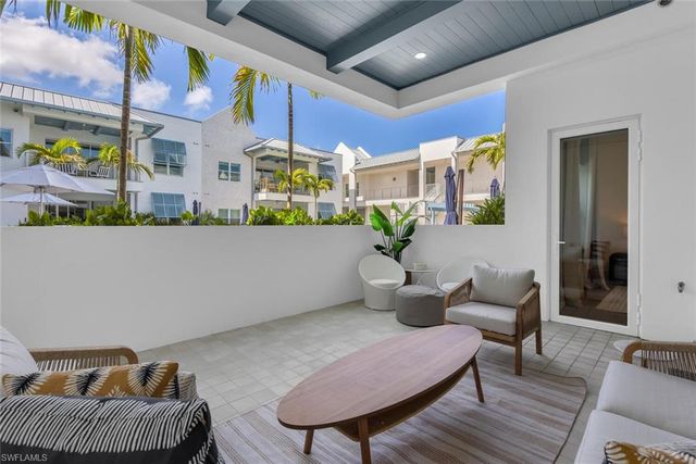 201 8th ST S 208, Naples, FL 34102