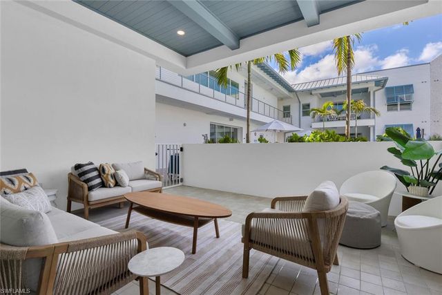 201 8th ST S 208, Naples, FL 34102