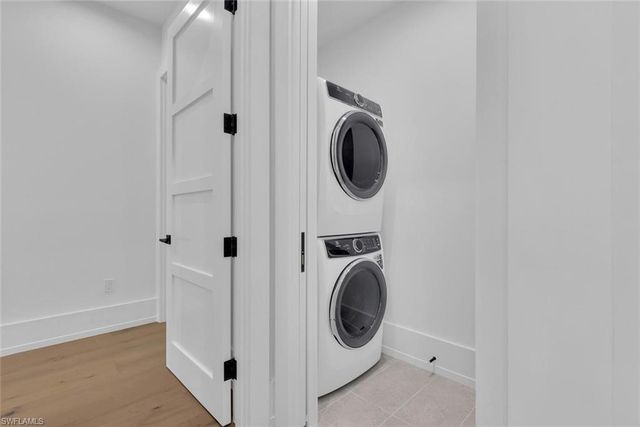 201 8th ST S 208, Naples, FL 34102