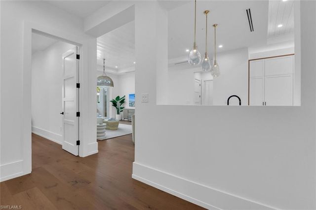 201 8th ST S 208, Naples, FL 34102