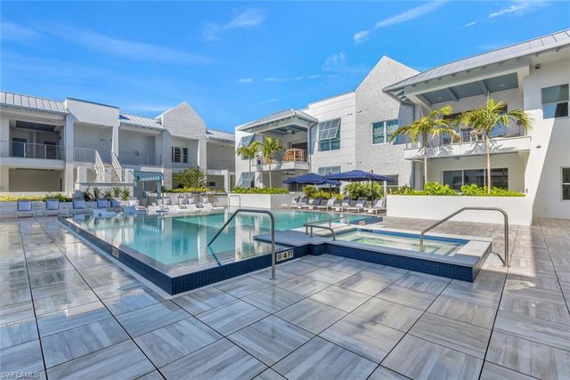 201 8th ST S 208, Naples, FL 34102