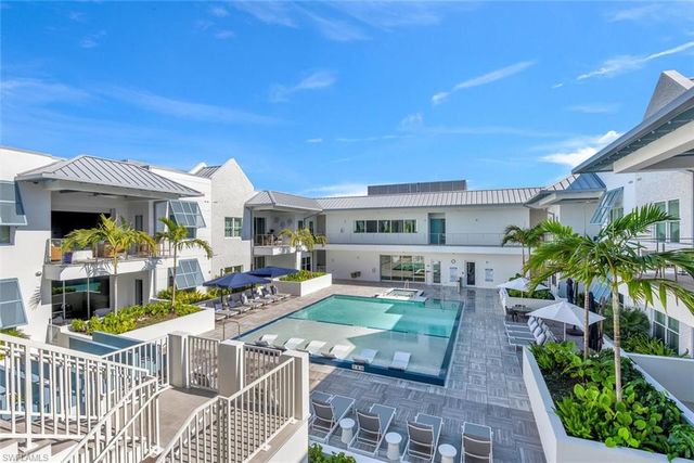 201 8th ST S 208, Naples, FL 34102