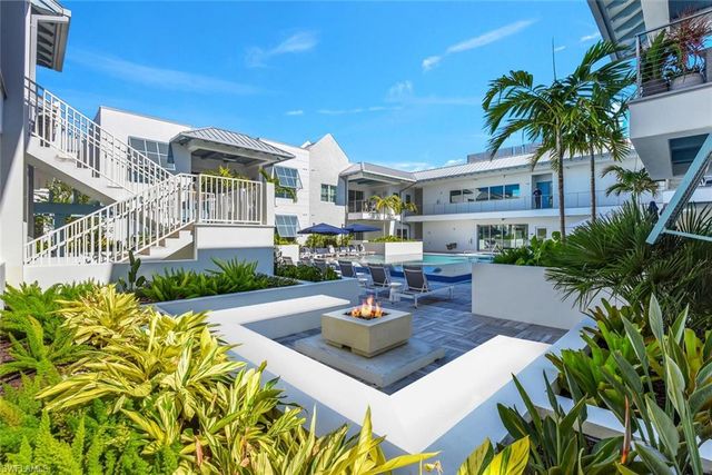 201 8th ST S 208, Naples, FL 34102
