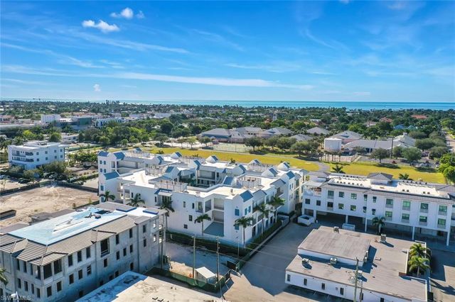 201 8th ST S 208, Naples, FL 34102