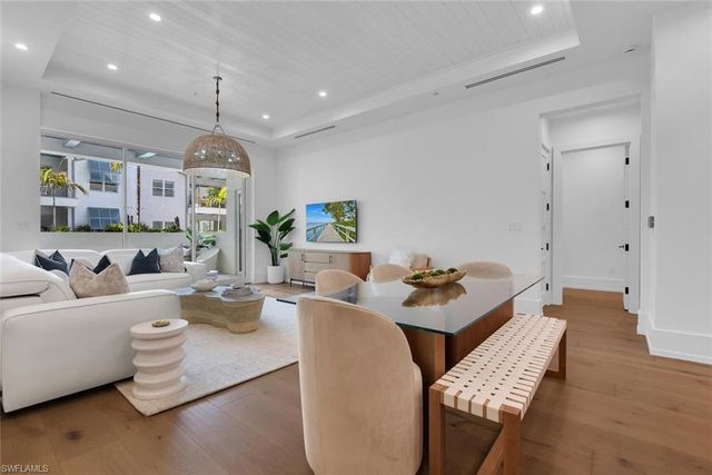 201 8th ST S 208, Naples, FL 34102