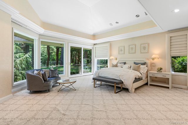 5 Coachmans Court, Old Westbury, NY 11568