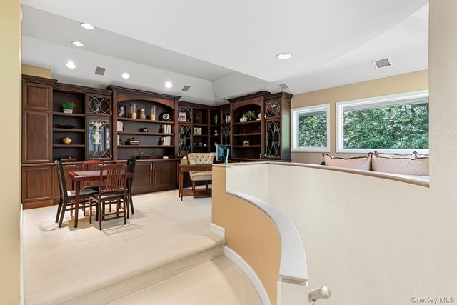 5 Coachmans Court, Old Westbury, NY 11568