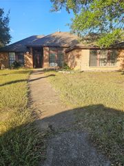 5101 Bellefontaine Drive, Arlington, TX 76017