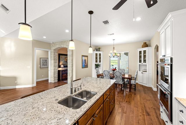 3128 Pinnacle Club Dr, Kerrville, TX 78028