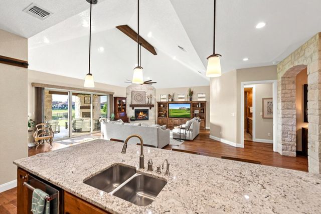 3128 Pinnacle Club Dr, Kerrville, TX 78028