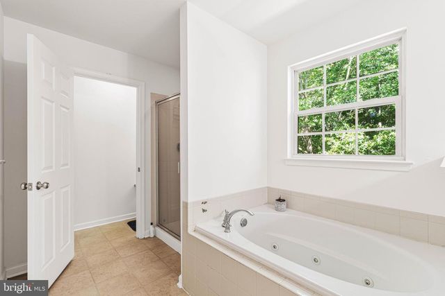 406 ARNOLD DR, Florence, NJ 08518