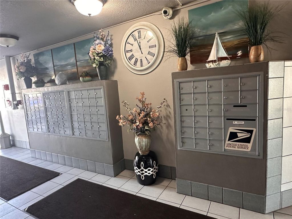 Image 11 of property listing at 5900 SHORE BOULEVARD S 504, Gulfport, FL 33707