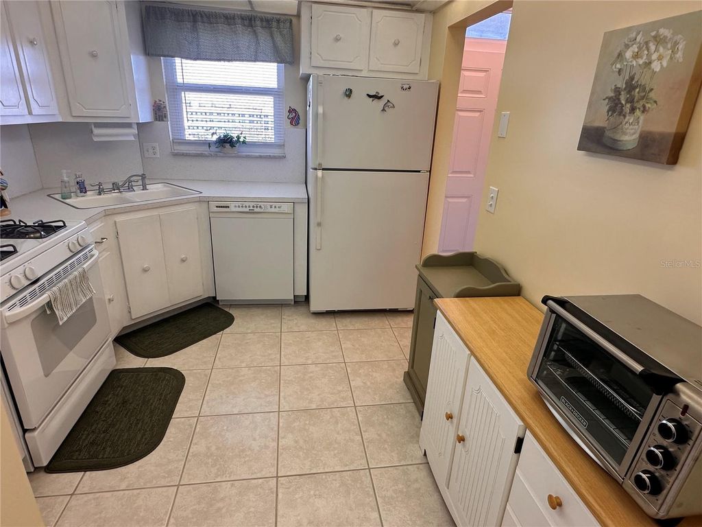 Image 12 of property listing at 5900 SHORE BOULEVARD S 504, Gulfport, FL 33707