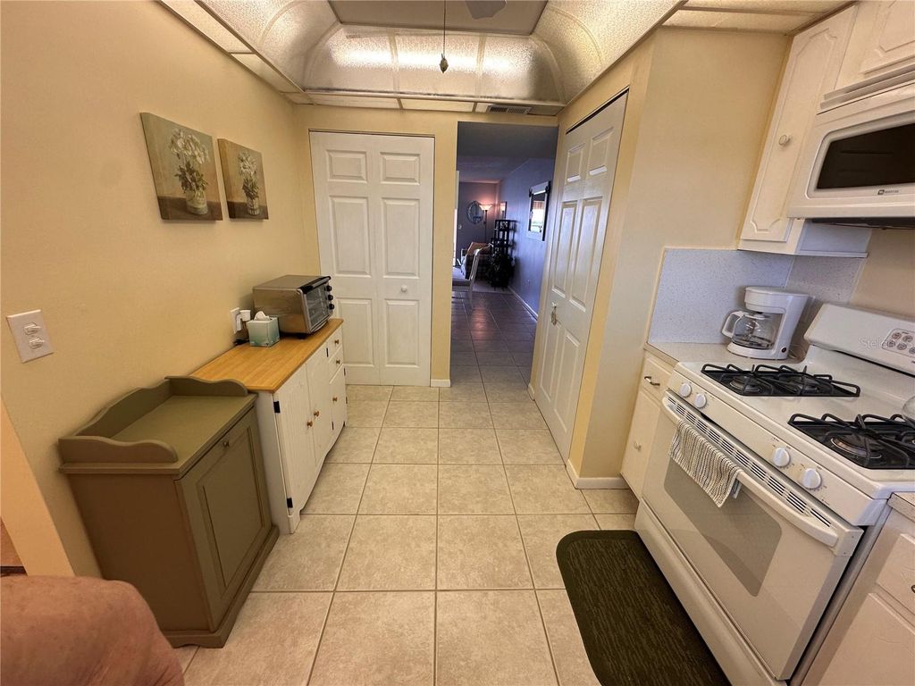 Image 24 of property listing at 5900 SHORE BOULEVARD S 504, Gulfport, FL 33707