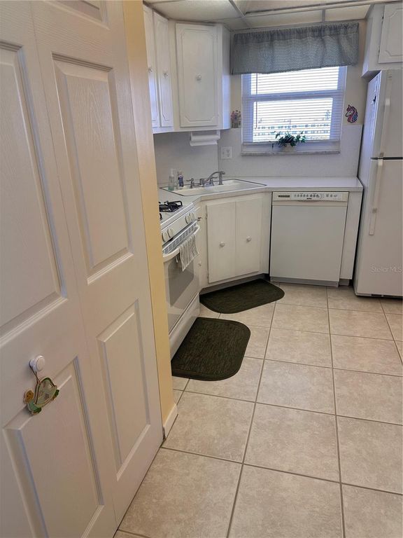 Image 26 of property listing at 5900 SHORE BOULEVARD S 504, Gulfport, FL 33707