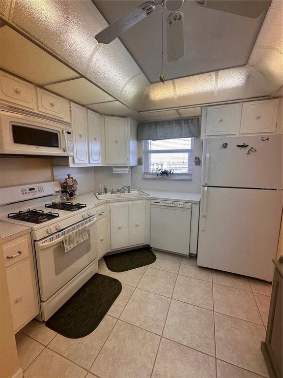 Image 27 of property listing at 5900 SHORE BOULEVARD S 504, Gulfport, FL 33707