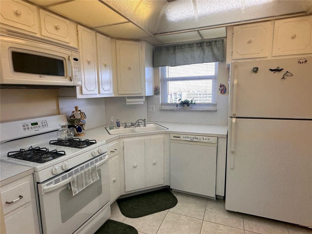 Image 28 of property listing at 5900 SHORE BOULEVARD S 504, Gulfport, FL 33707