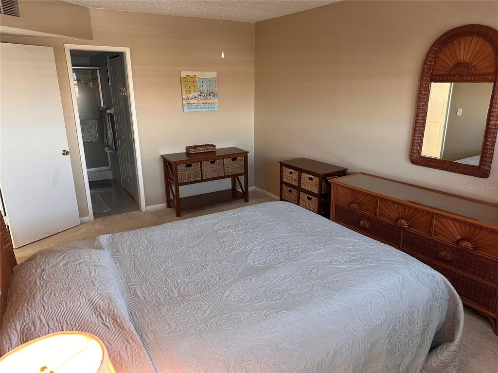 Image 8 of property listing at 5900 SHORE BOULEVARD S 504, Gulfport, FL 33707