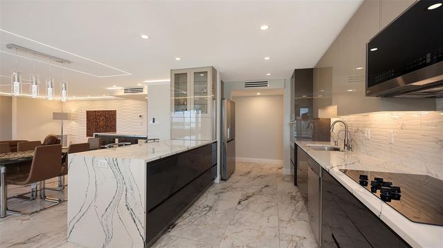 1750 BENJAMIN FRANKLIN DRIVE 9F, Sarasota, FL 34236