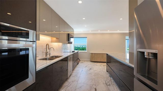 1750 BENJAMIN FRANKLIN DRIVE 9F, Sarasota, FL 34236