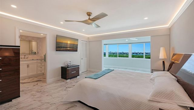 1750 BENJAMIN FRANKLIN DRIVE 9F, Sarasota, FL 34236