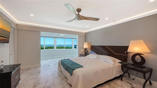 1750 BENJAMIN FRANKLIN DRIVE 9F, Sarasota, FL 34236