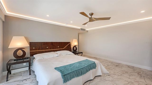 1750 BENJAMIN FRANKLIN DRIVE 9F, Sarasota, FL 34236