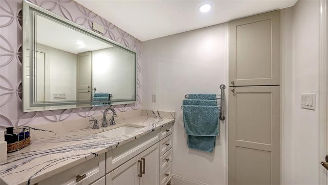 1750 BENJAMIN FRANKLIN DRIVE 9F, Sarasota, FL 34236