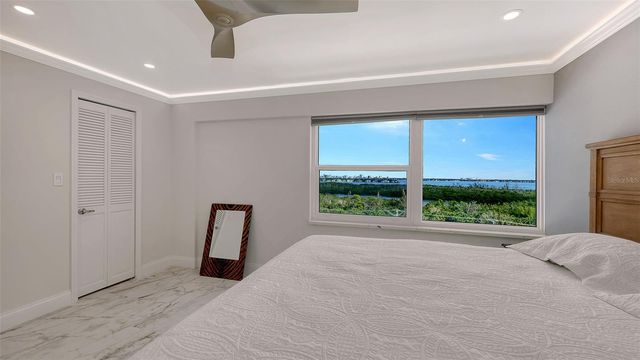 1750 BENJAMIN FRANKLIN DRIVE 9F, Sarasota, FL 34236