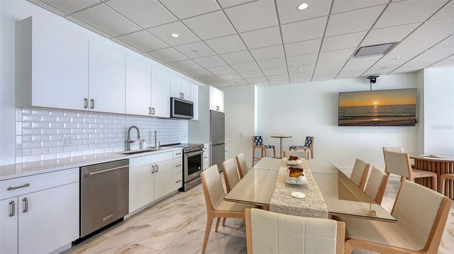 1750 BENJAMIN FRANKLIN DRIVE 9F, Sarasota, FL 34236