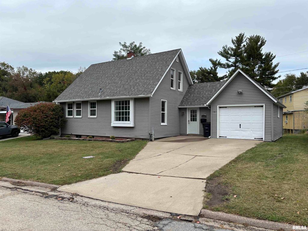 3153 15TH Avenue, Moline, IL 61265