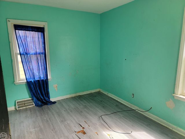 19928 Washtenaw Street, Harper Woods, MI 48225
