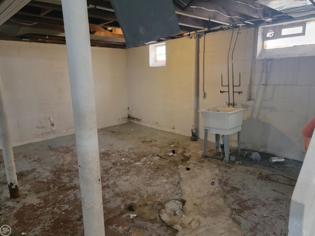 19928 Washtenaw Street, Harper Woods, MI 48225