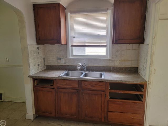 19928 Washtenaw Street, Harper Woods, MI 48225