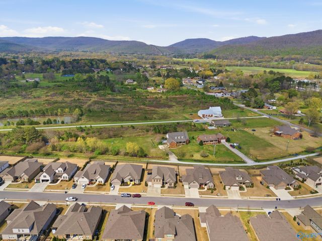 3012 Chimney Cove Circle SE, Owens Cross Roads, AL 35763