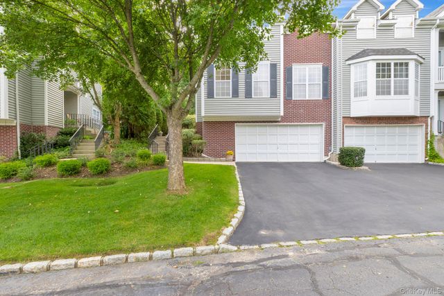 143 Paddington Circle, Smithtown, NY 11787