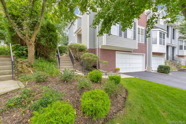 143 Paddington Circle, Smithtown, NY 11787