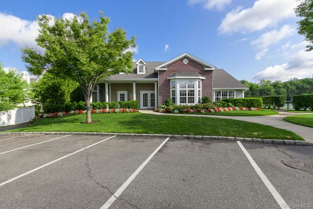 143 Paddington Circle, Smithtown, NY 11787